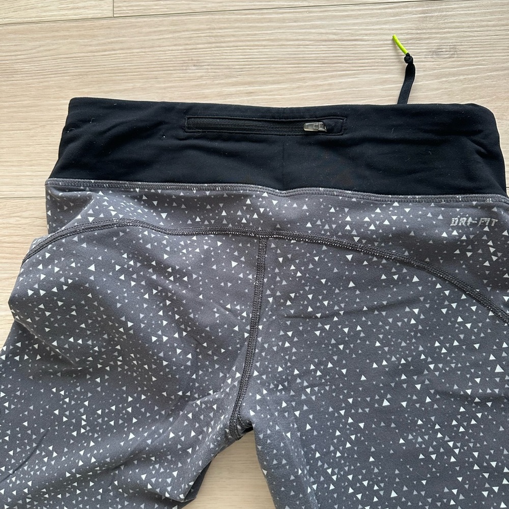 Nike Black and Gray Dri-FIT Triangle Print Leggings - Picture 4 of 5